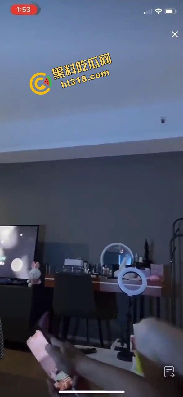 抖音女主播带货带进被窝,直播时约榜一大哥边做爱边互动,这就是互联网电子野战赚钱做爱两不误!-8