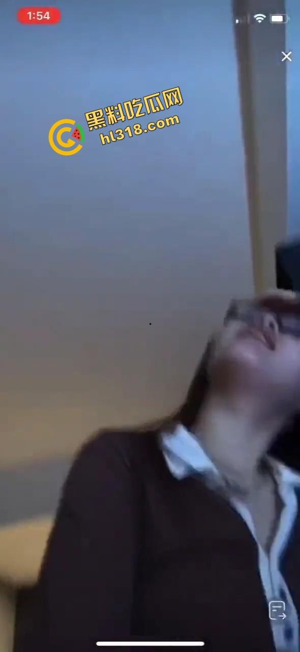 抖音女主播带货带进被窝,直播时约榜一大哥边做爱边互动,这就是互联网电子野战赚钱做爱两不误!-10