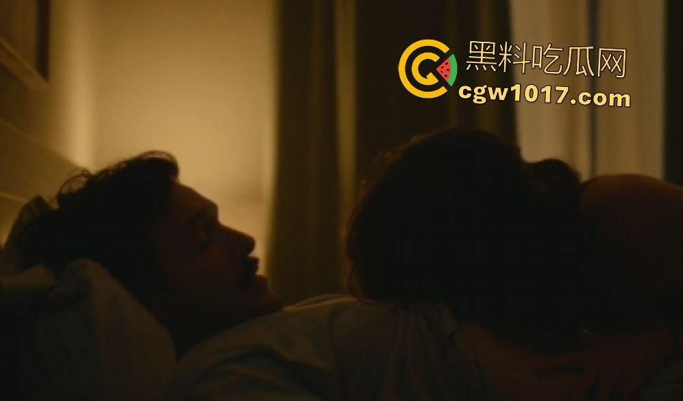 电影【她行走于黑暗中】女警阿马娅十年潜伏,寻秘密武器库并摧毁,爱恨交织成转折点,真实行动改编惊心动魄!-2