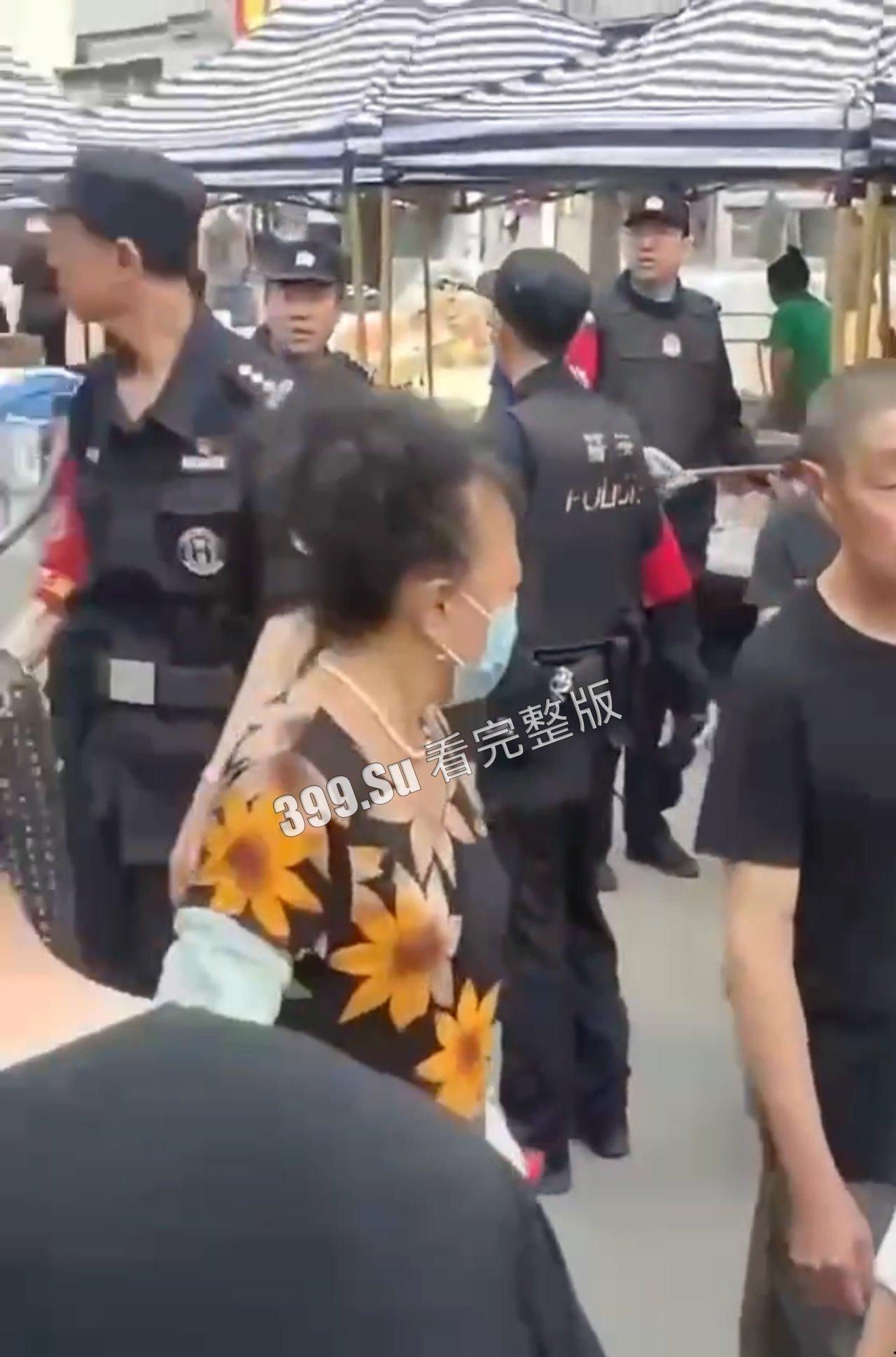 沈阳当街杀人事件 为争夺卖菜摊位 一方拿猪肉刀伤害一家三口，其中女儿刚考试帮父母卖菜也被杀-5