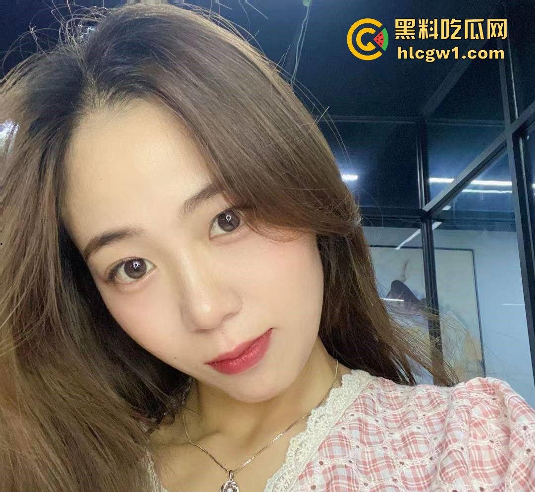 风骚少妇『孙颖怡』被爆浪逼舔蛋贼销魂!老公常年出差,她寂寞得被瓜友拿下,舔鸡老狗卖力被操到天亮!-1