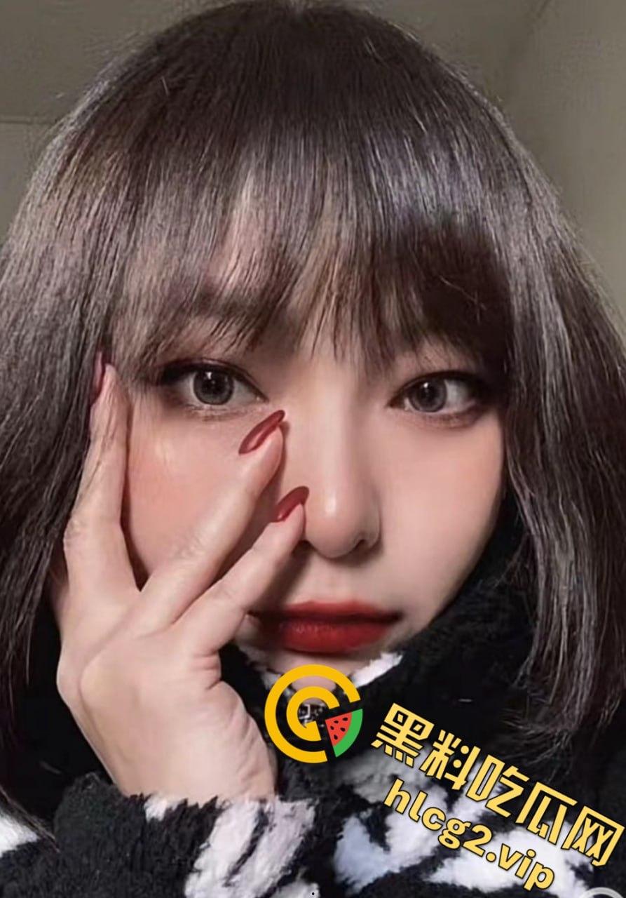 抖音19岁女主播『Candy』与榜一大哥1v1裸聊自慰视频曝光！揉搓美乳小穴！-4