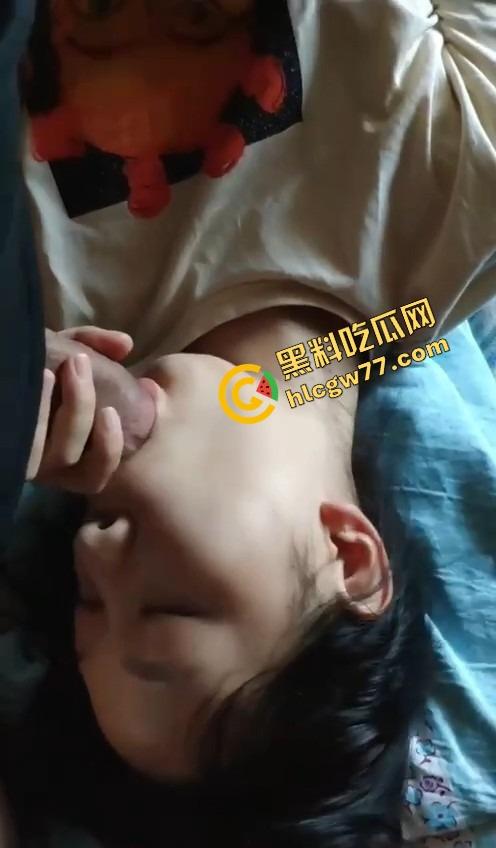 厦门麦田科技公司那位骚得出水的同事,白天穿职业装端茶递水,晚上脱光给人跪着舔屌求内射!-10