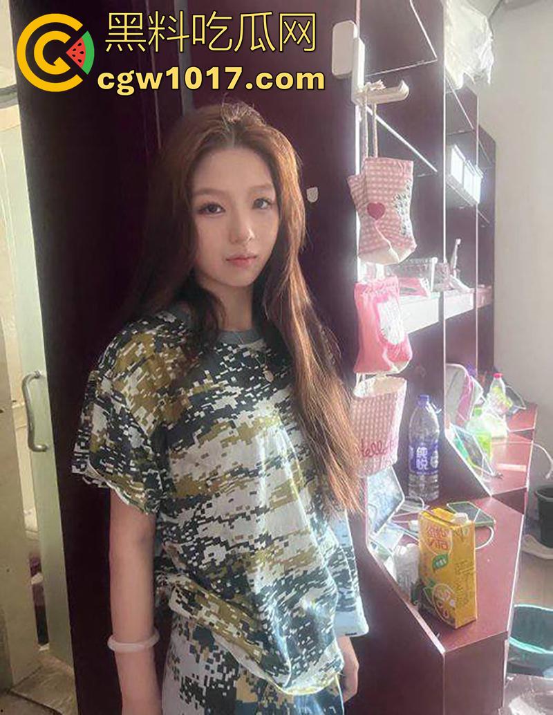 广西师范母狗【王梦雨】，清纯嫩妹开学仅7天被拿下，极品白虎大一妹子，身材纤细美腿修长，露脸视频曝光，彻底在学校出名了！-1