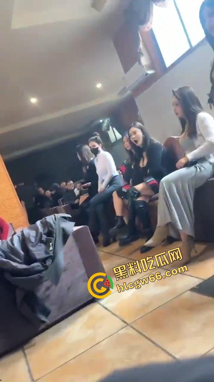 绵阳大青龙曝光,舞厅全关它还顶楼海选200一炮,出租车排百米,开房现场像炮展会!-3