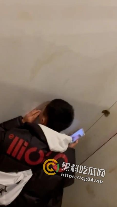 鸟洞！又在各地厕所复苏  属于男同的畸形浪漫  甚至还有不少中男人  生活所迫还是个性使然-5