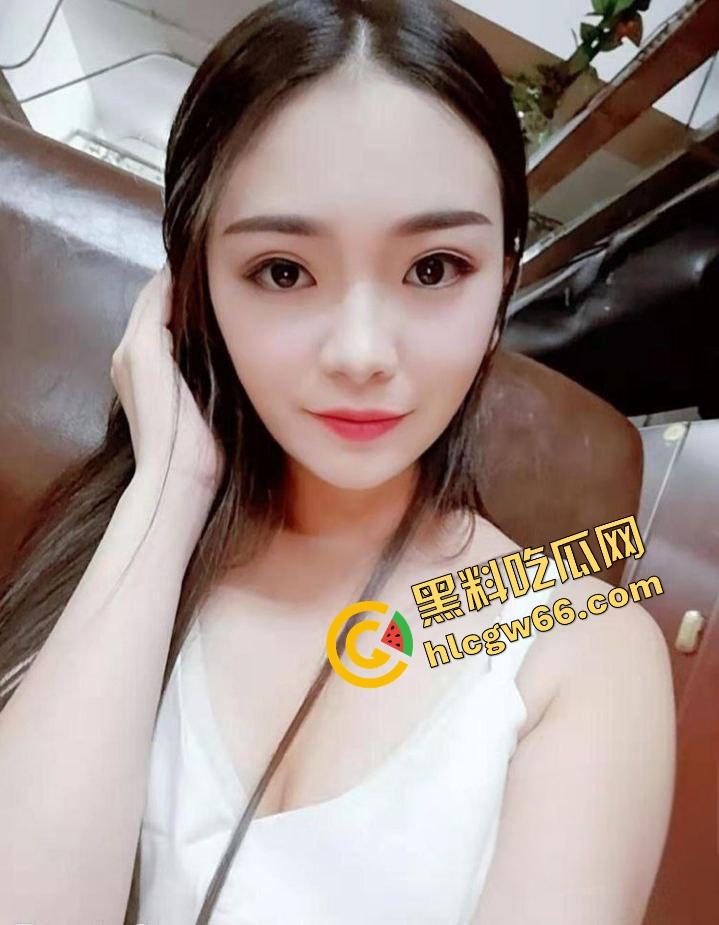 哈尔滨骚同事变母狗背夫偷操半年，这次带友3P插烂骚穴，调教成胯下贱狗射嘴里关笼子！-3