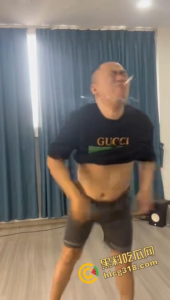 深圳户外瑜伽裤妹子太顶了,大爷看完鸡巴硬成钢,怒放鞭炮和二弟割席断交,给它点个炮看它还敢不敢硬!-9