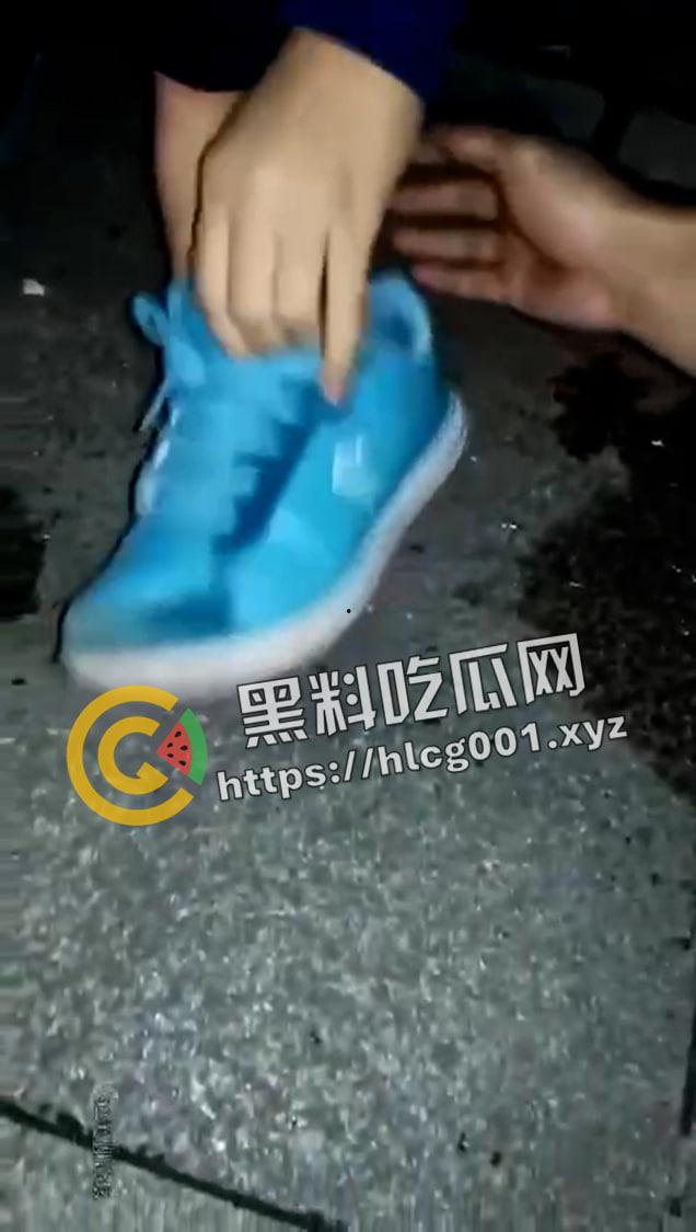 路边套路高中学生妹 清纯妹妹的美脚狂舔 妹妹是真的不怕变态还是就好这口-4