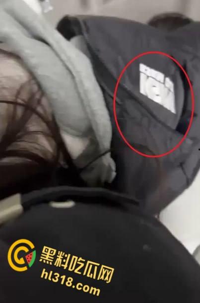 推特博主【一杆钢枪】,最新视频的女主竟是抖音网红【阿凡琦】,户外野战激情3P,声音身材完全暴露,实锤无疑 !-4