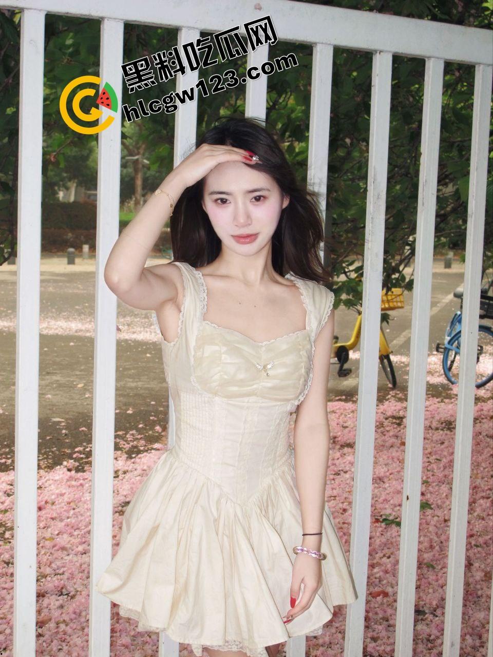 南京链家女销售商务母狗『吉琳娜』被客户爆插还在微信接单回消息别逼逼,我在忙!-2