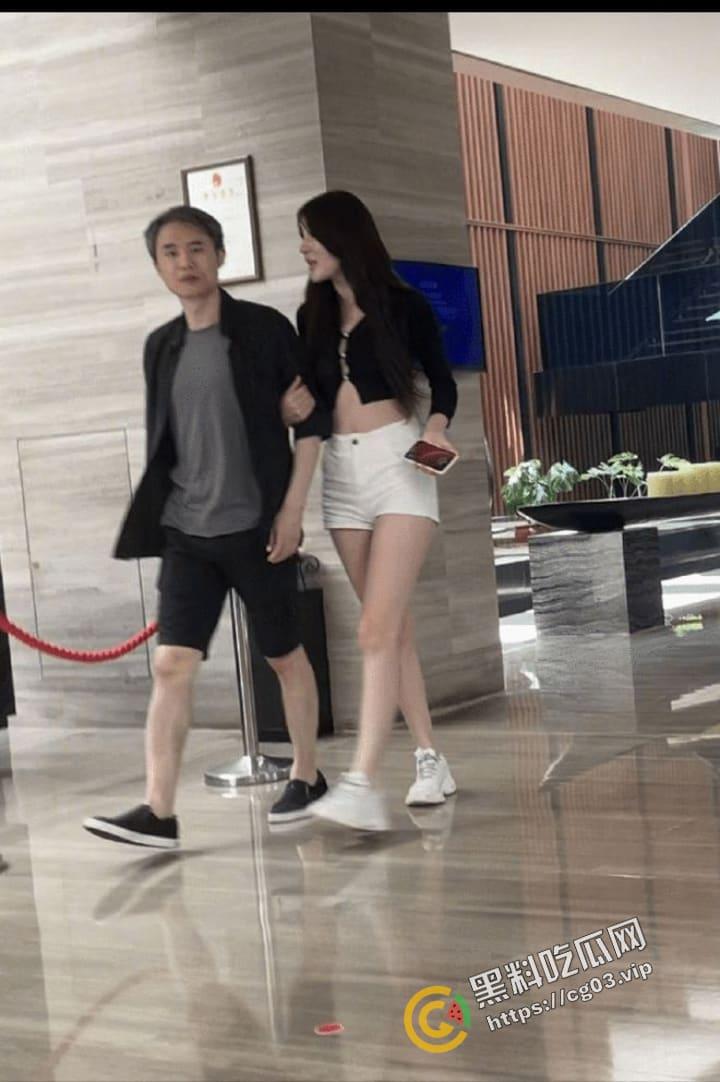 武汉大学周玄毅 教授与女学生聊骚被曝光 女学生杨帆性爱视图全集来啦!怪不得马薇薇会输,谁遇到这样的女人不迷糊呀-2