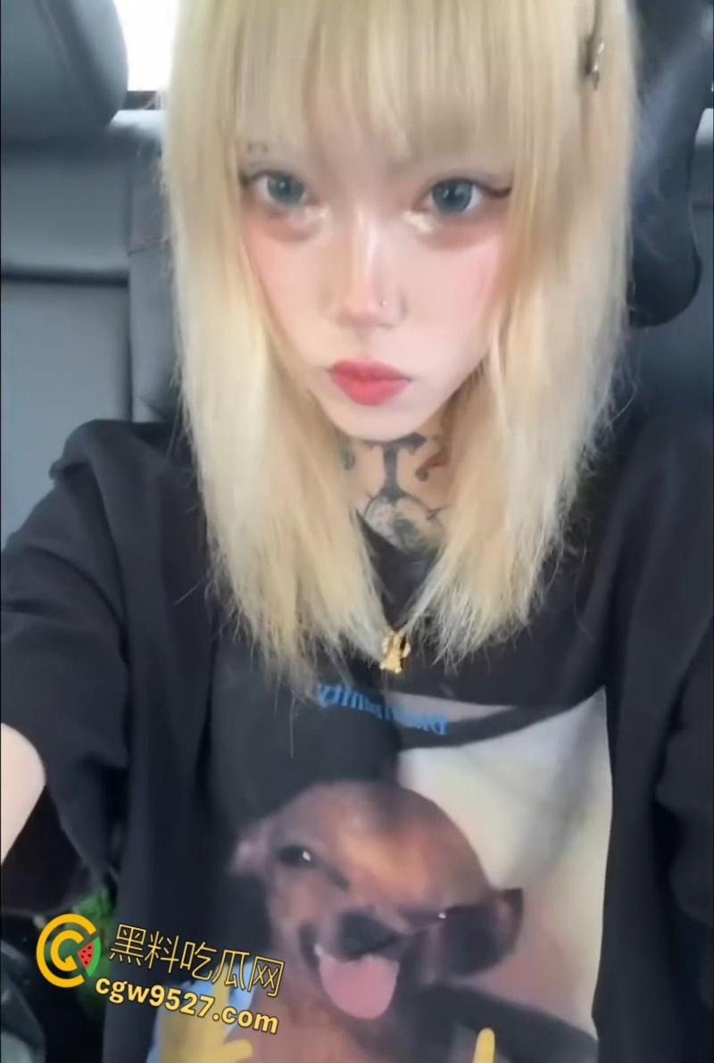 抖音网红精神小妹【无能巨婴】，线下约炮视频泄露，满背纹身滴蜡调教，楼梯站立后入猛操，真是骚到没边 !-3