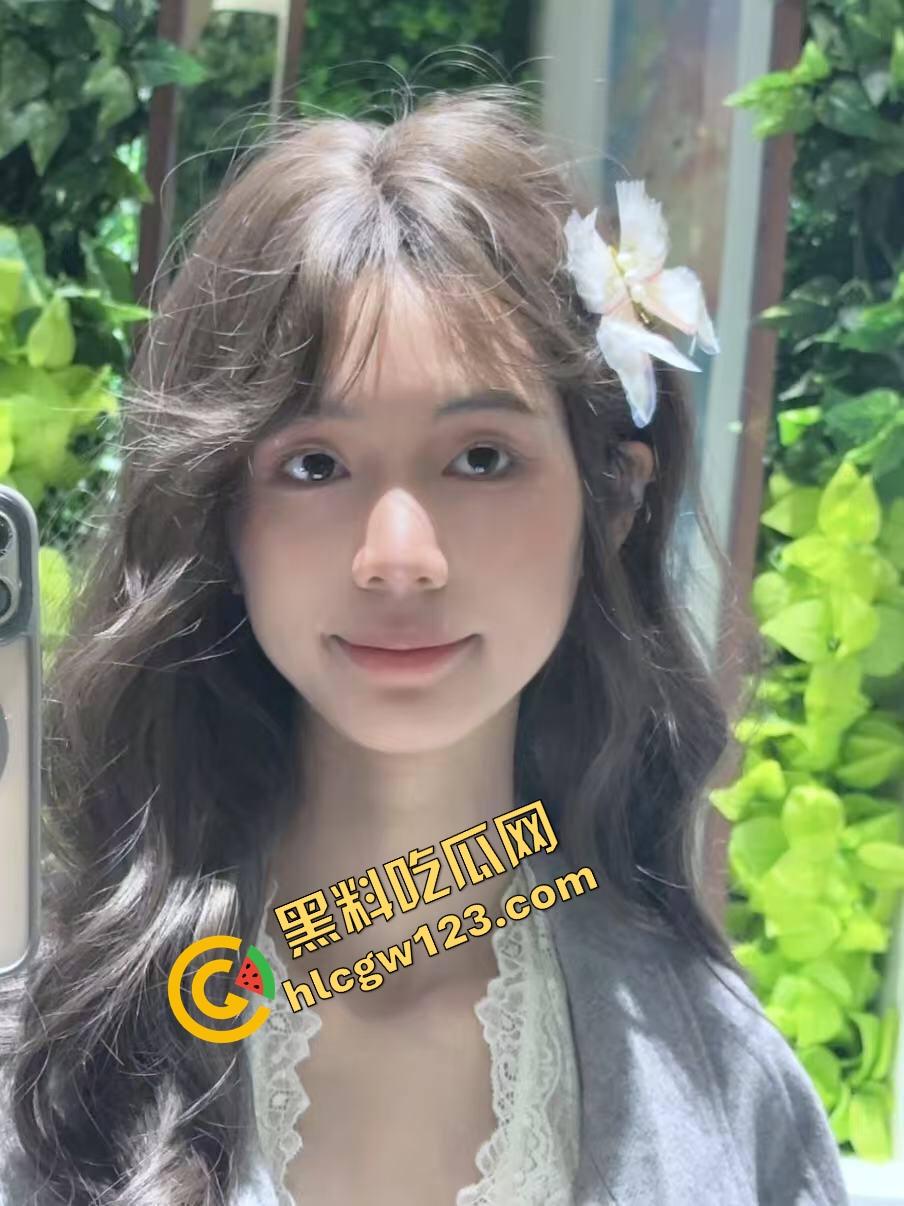 新能源车企都该看，ET6车震首秀野战出圈，白天渔网袜后备箱开干，厂家宣传说宣传能坐下两个人没骗人！-3