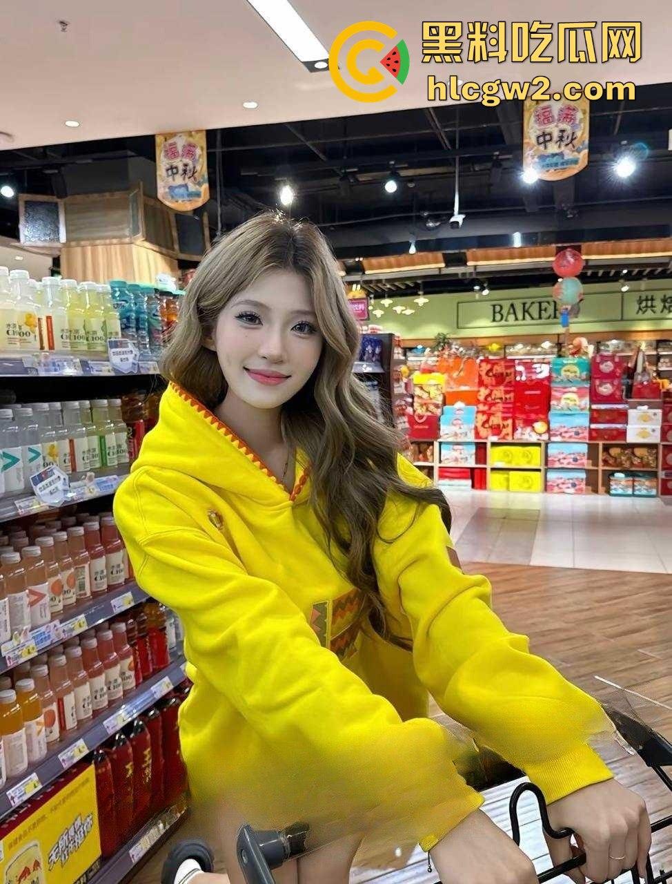 郑州00后【黄絮如】裸聊视频被渣男泄露，骚到舔自己淫水，这下彻底火了！-2