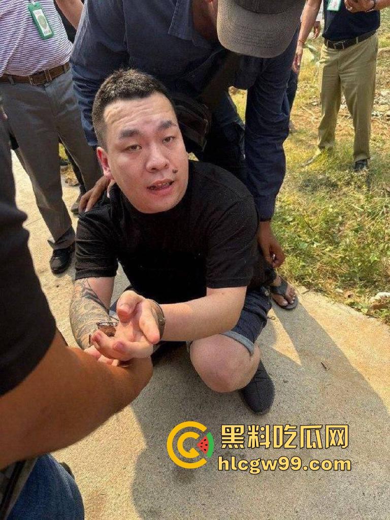 海外大事件!手枪威胁不管用,后面紧急调AK兄弟出来镇场面?柬埔寨还真乱,亡命之徒也真不怕死。-1