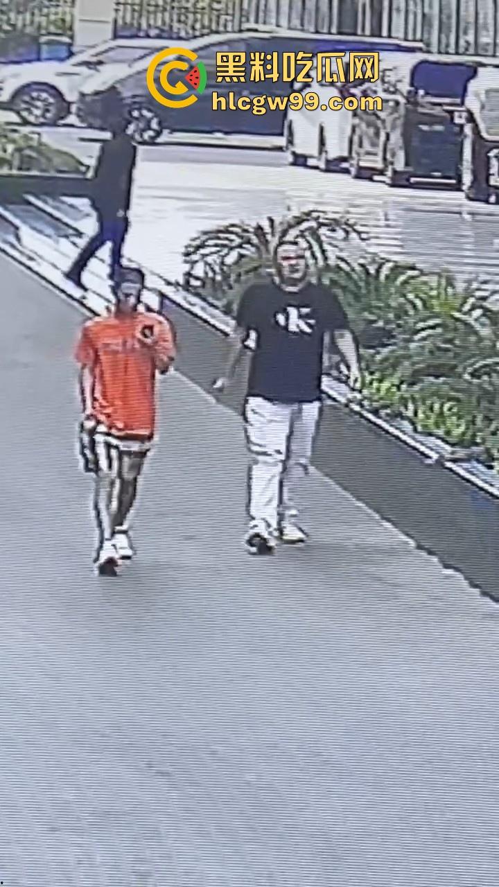 海外大事件!手枪威胁不管用,后面紧急调AK兄弟出来镇场面?柬埔寨还真乱,亡命之徒也真不怕死。-13