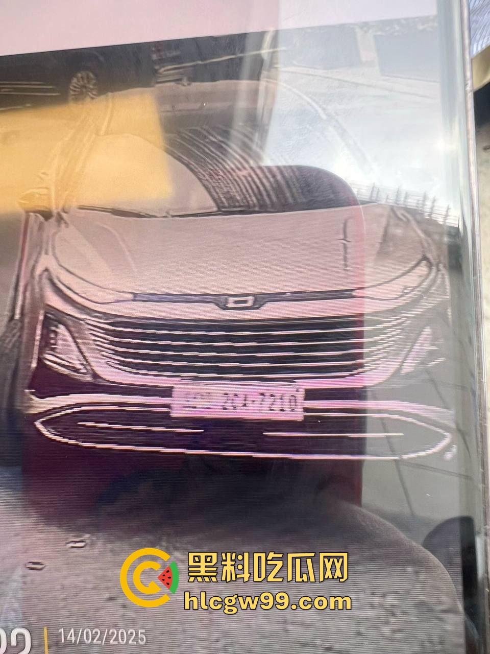 海外大事件!手枪威胁不管用,后面紧急调AK兄弟出来镇场面?柬埔寨还真乱,亡命之徒也真不怕死。-17