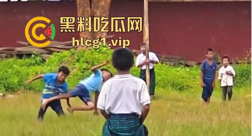 足球小子上演‘国足即视感’!场上到底是在踢球还是在踢人,有海参哥那味了!-5