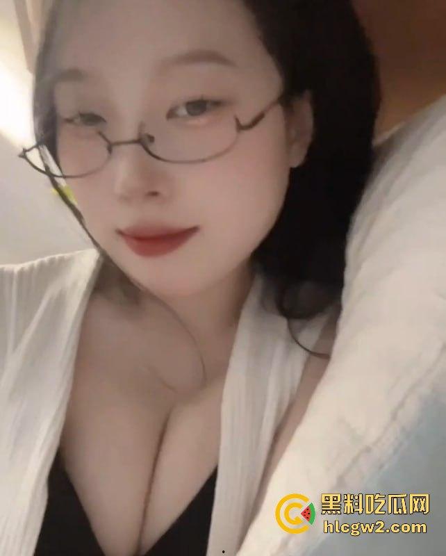 快手网红【玫瑰888】大秀完美身姿,榜一大哥怒砸重金却只给看不给草,爆料全因不爽!-16