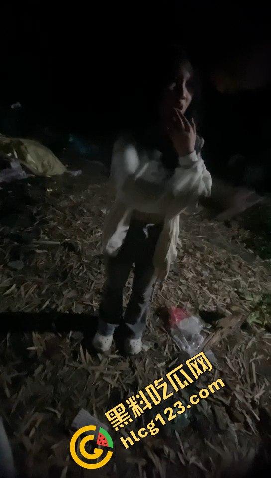 精神小妹撬走闺蜜男朋友,结果被集美揪住狂揍一顿!-11