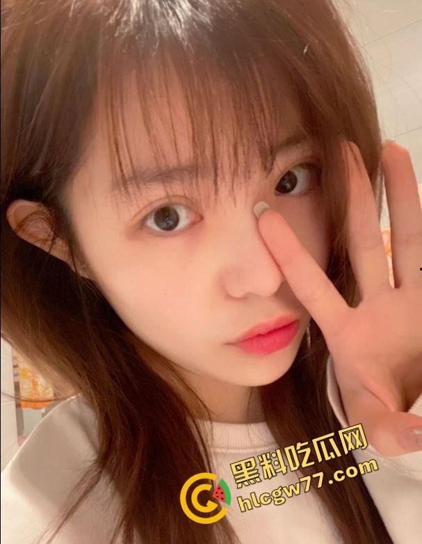 蚌埠同事的女朋友看着清纯,其实背着人家车里被干到腿软,内射都不带套!-5