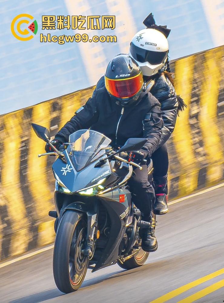 重庆22岁摩托博主【蓄意喵喵拳】抬头骑摩托玩命秀逆行甩头,受伤住院还水滴筹,这波操作真是秀到飞起!-4