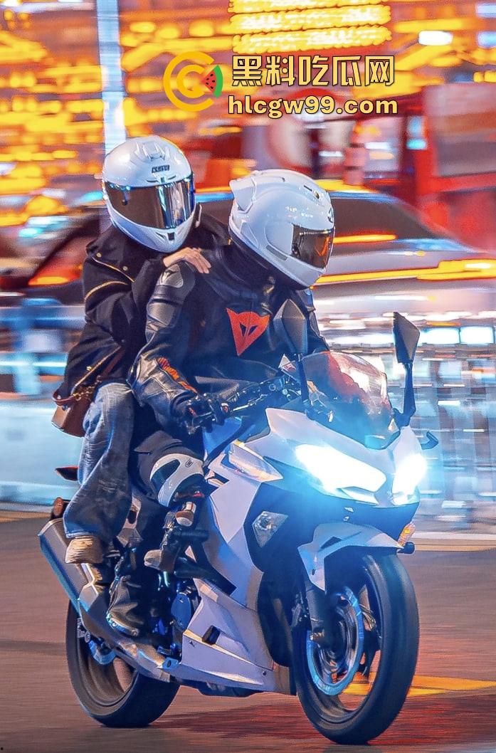 重庆22岁摩托博主【蓄意喵喵拳】抬头骑摩托玩命秀逆行甩头,受伤住院还水滴筹,这波操作真是秀到飞起!-9