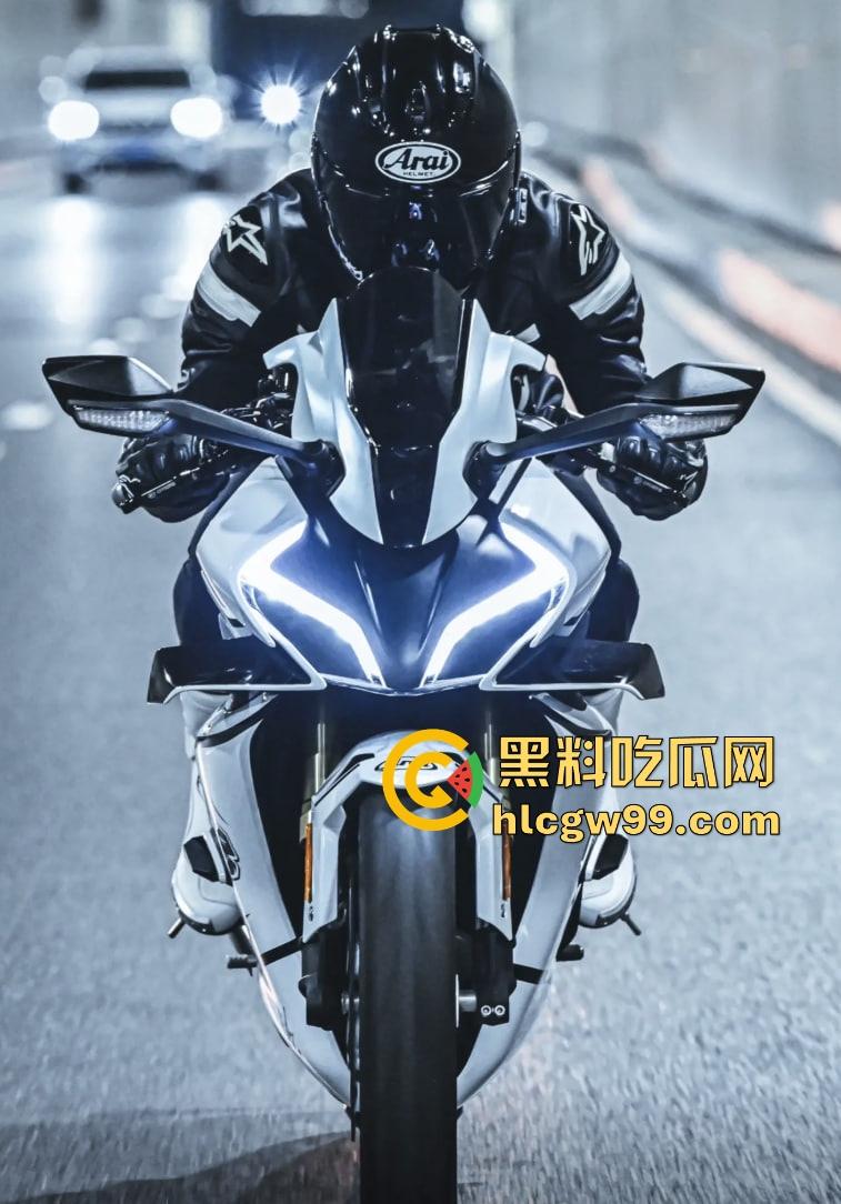 重庆22岁摩托博主【蓄意喵喵拳】抬头骑摩托玩命秀逆行甩头,受伤住院还水滴筹,这波操作真是秀到飞起!-10