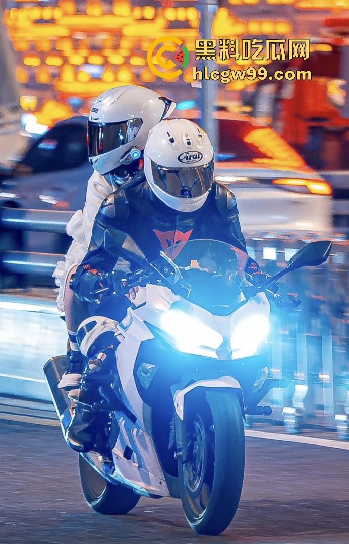 重庆22岁摩托博主【蓄意喵喵拳】抬头骑摩托玩命秀逆行甩头,受伤住院还水滴筹,这波操作真是秀到飞起!-13