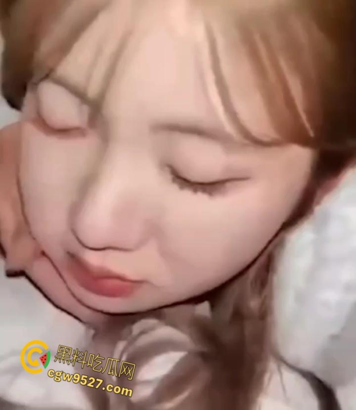 抖音清纯女神【痱子哭哭】，金主调教视频外泄，主动骑乘浪叫，甜美形象全崩，骨子里就是个欠操的骚货！-9