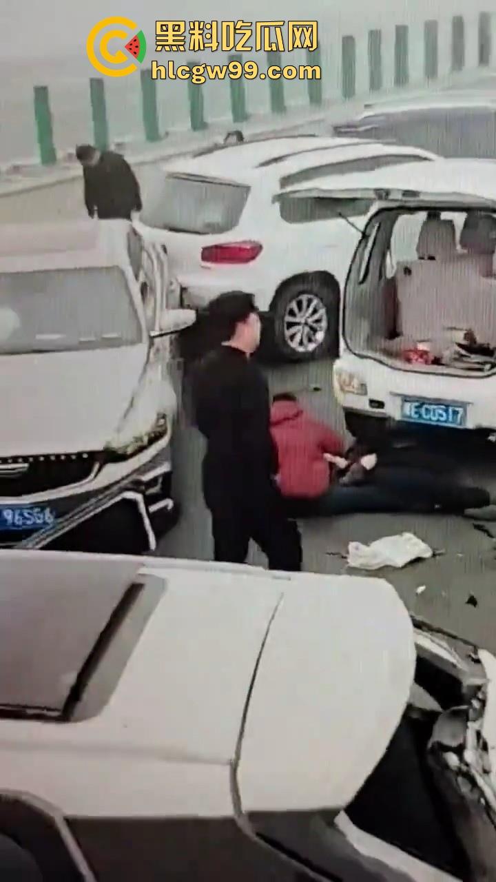 台辉高速黄河大桥段发生多车相撞，事故原因雪天 大雾 路面结冰，春节返程高峰，谨慎驾驶！-10