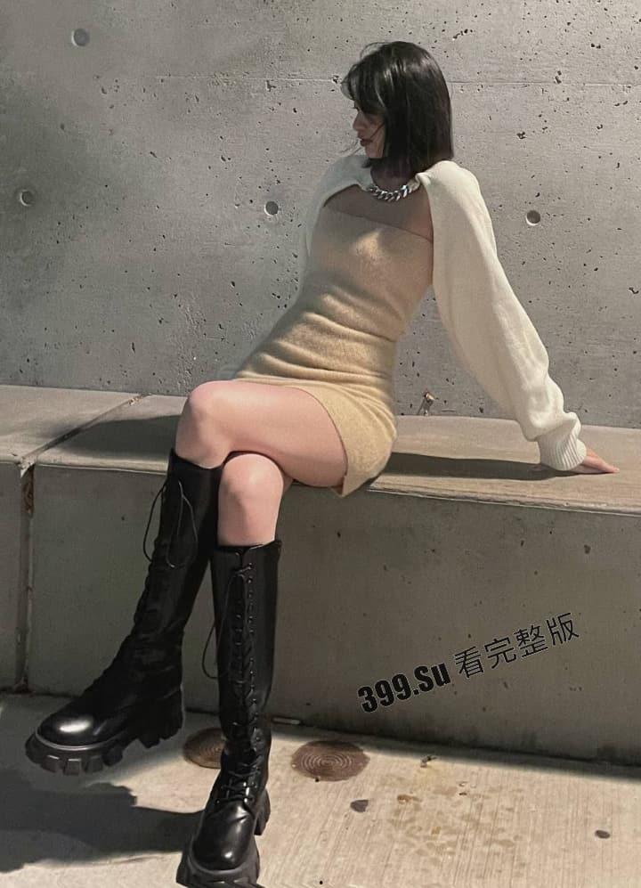 东北师范大学 王雨沫 极品反差婊 学美术拥有高颜值模特身材 被摄影师骗上床当母狗  调教视频流出-4