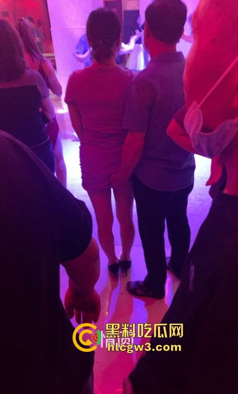 成都疯狂莎莎舞厅变淫乱天堂 抠逼摸奶一条龙口爆玩到飞起 站桩美女如云这夜晚简直刺激到炸！-5