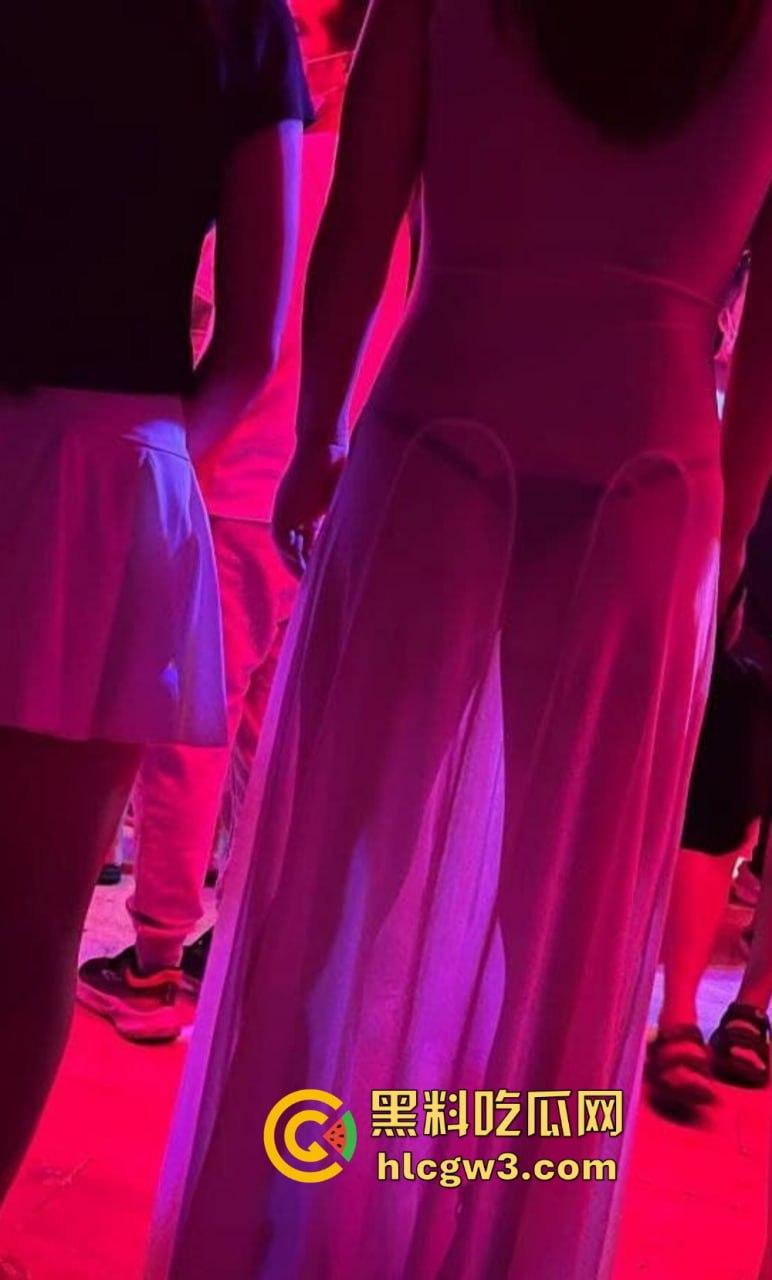 成都疯狂莎莎舞厅变淫乱天堂 抠逼摸奶一条龙口爆玩到飞起 站桩美女如云这夜晚简直刺激到炸！-15