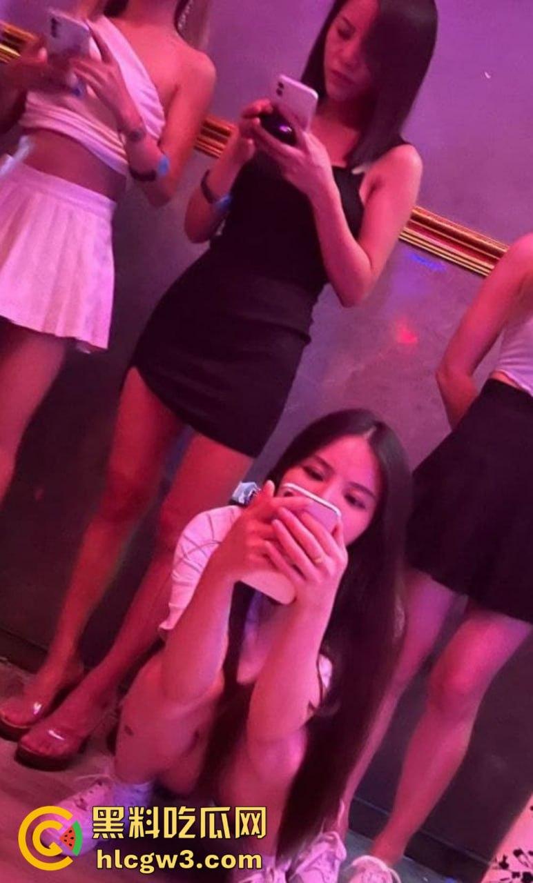 成都疯狂莎莎舞厅变淫乱天堂 抠逼摸奶一条龙口爆玩到飞起 站桩美女如云这夜晚简直刺激到炸！-26
