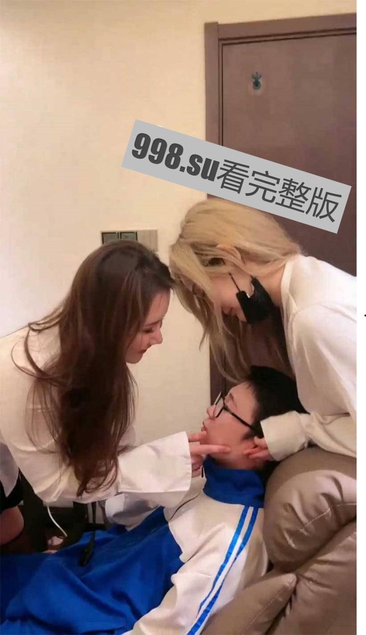 重磅热瓜!深圳处男门三部曲 18 岁成年礼 两个小姐姐帮忙破处双飞-4