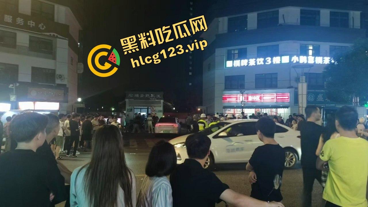 苏州石湖景苑女子吵架口出狂言外地人滚出苏州!引发众怒,丈夫酒后失踪,外地人围堵索要道歉!-1