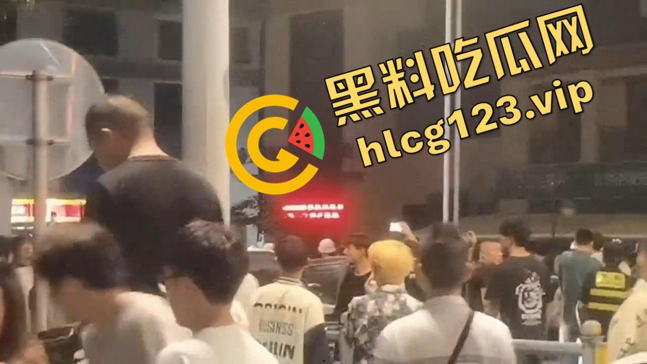 苏州石湖景苑女子吵架口出狂言外地人滚出苏州!引发众怒,丈夫酒后失踪,外地人围堵索要道歉!-9