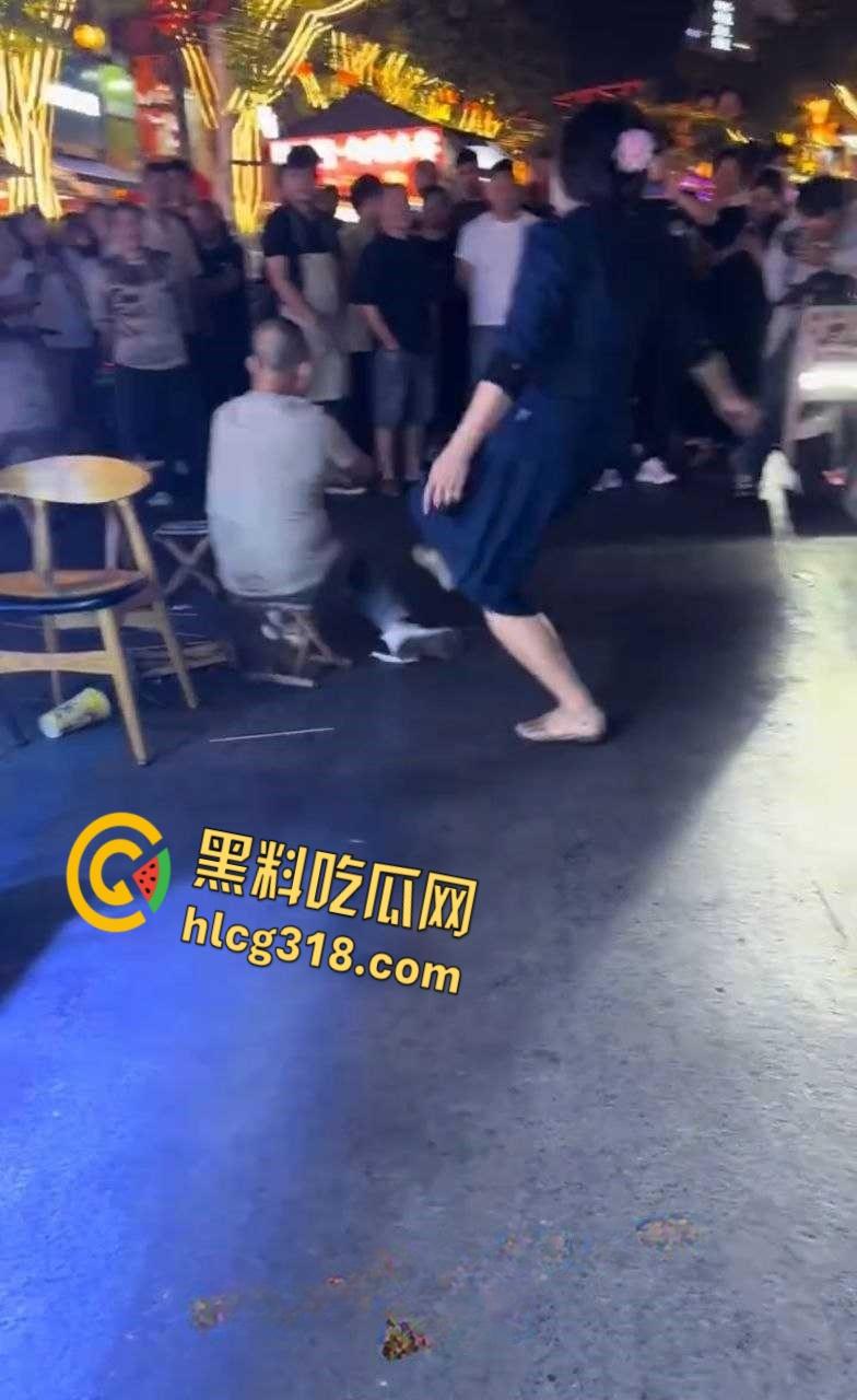 被打了9个耳光还被踹了一脚,男子全程未还手,这种情况能拿到多少赔偿呢?真是泼妇!-3