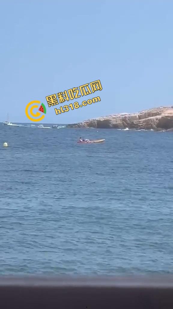 风雨交加浪涌如潮,在海中怒干鲍鱼,海风吹干精液,浪花上打在身上啪啪响,他说风雨中这点痛算什么!-9