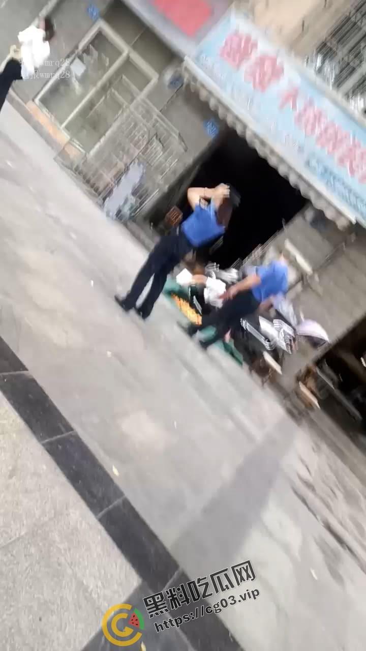 嫖娼遇到爱情?被小姐姐看上了,满眼的星星,没见这么骚的野鸡,权利配合,关键还长得怪漂亮嘞!-1