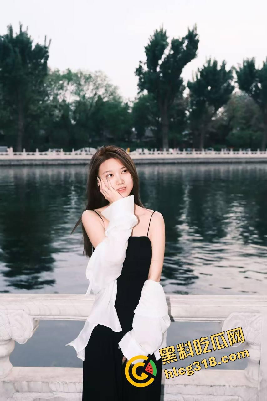 单位高冷御姐『李雪』白天冷若冰霜，晚上边打电话边吃鸡，什么姿势都玩得转，这骚劲她老公根本扛不住！-3