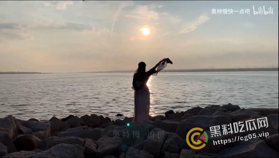 b站7w粉up主【奥特慢快一点吧】 玉足博主付费流出  丝足挑动心弦 玉乳春心荡漾-17