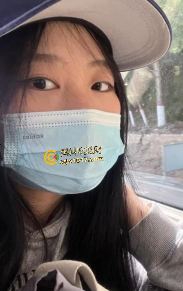 萝莉大学生淫乱双飞,被金主按在浴室玻璃门后入,奶子压爆玻璃,床上被鸡巴前后夹击,口交还微笑发骚!-5