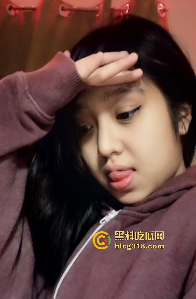 广西科技大学【石辛妹】广州旅游归来口技性欲狂飙，骚逼松垮疑被黑哥调教，男友懵懂还不知道？-1