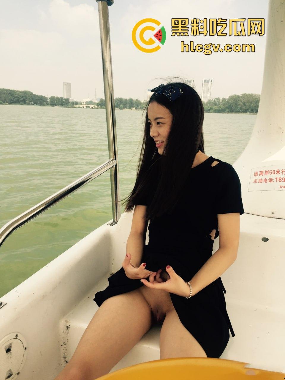 西安极品淫妻【李彤】泄露大瓜!绿毛龟带妻划船露出,宾馆捆绑给单男爽操!-2