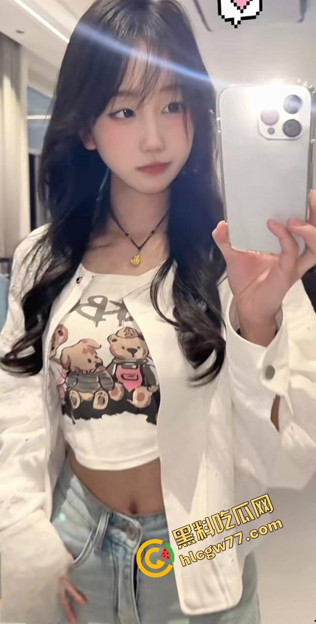 抖音网红『小痞太帅了』私拍流出!清纯女神变母狗 黑丝自慰淫水狂喷,金主无套后入猛操嫩穴!-4