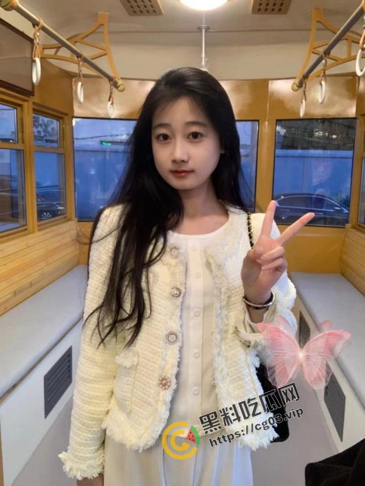 清纯反差婊骚货女友 经常和别人约炮 出轨 偷情 被现男友投稿曝光-1