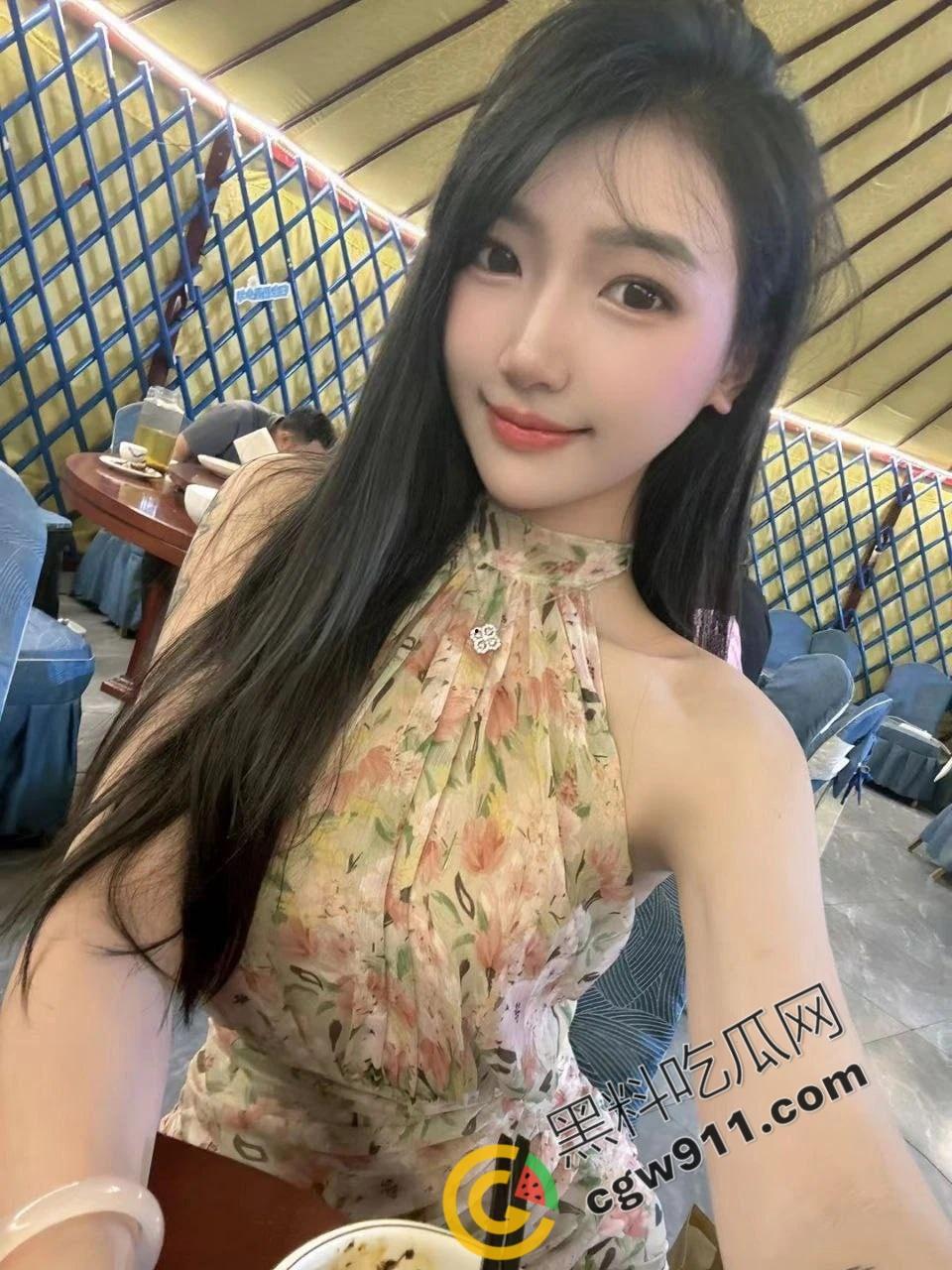 江苏盐城女神级准新娘【金茜媛】新婚前夕跟摄影师3P!皮肤雪白,粉嫩一线天骚穴,疯狂淫乱派火爆全网-1